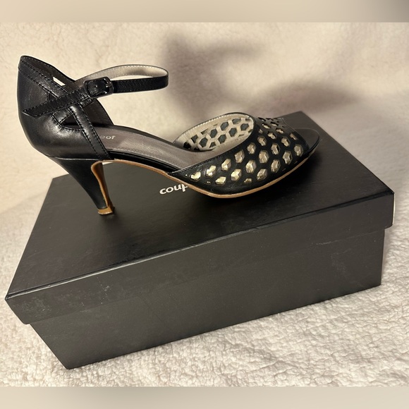 Coupleof Black an Gold Heels - Picture 2 of 16